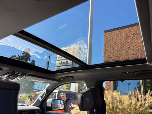 Used 2022 Jeep Grand Wagoneer Series II w/ Convenience Group III image 10