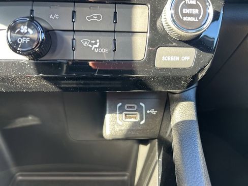 New 2026 Jeep Compass Latitude image 25