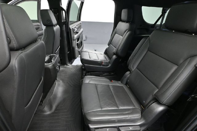 Used 2022 Chevrolet Suburban LT w/ Luxury Package AWD/4WD image 32