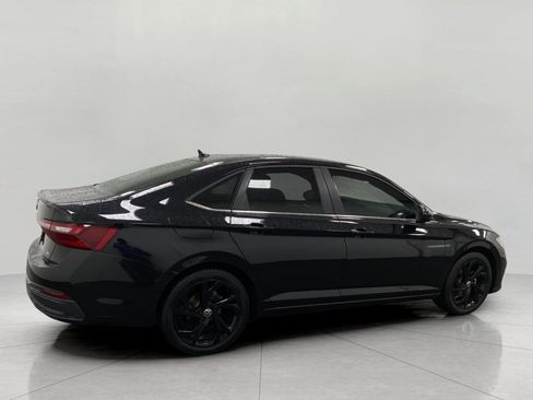 Used 2025 Volkswagen Jetta SE FWD image 3