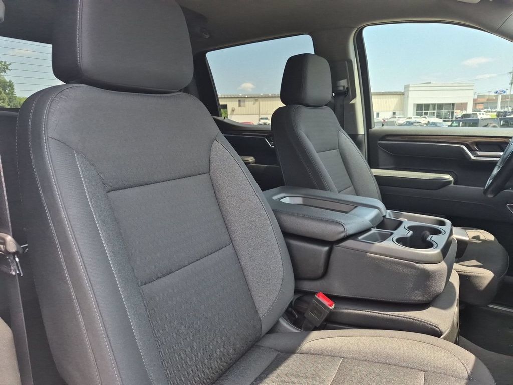 Used 2025 Chevrolet Silverado 1500 LT RWD image 34