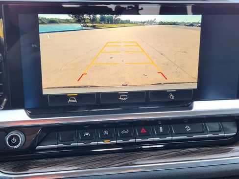 Used 2025 Chevrolet Silverado 1500 LT Trail Boss w/ Convenience Package II image 18