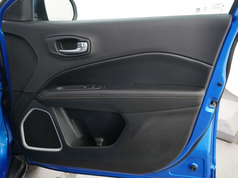 Used 2019 Jeep Compass Latitude w/ Cold Weather Group image 10