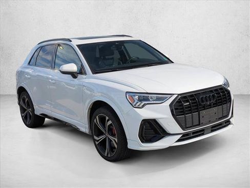 Used 2023 Audi Q3 2.0T Premium Plus w/ Premium Plus Package AWD/4WD image 3