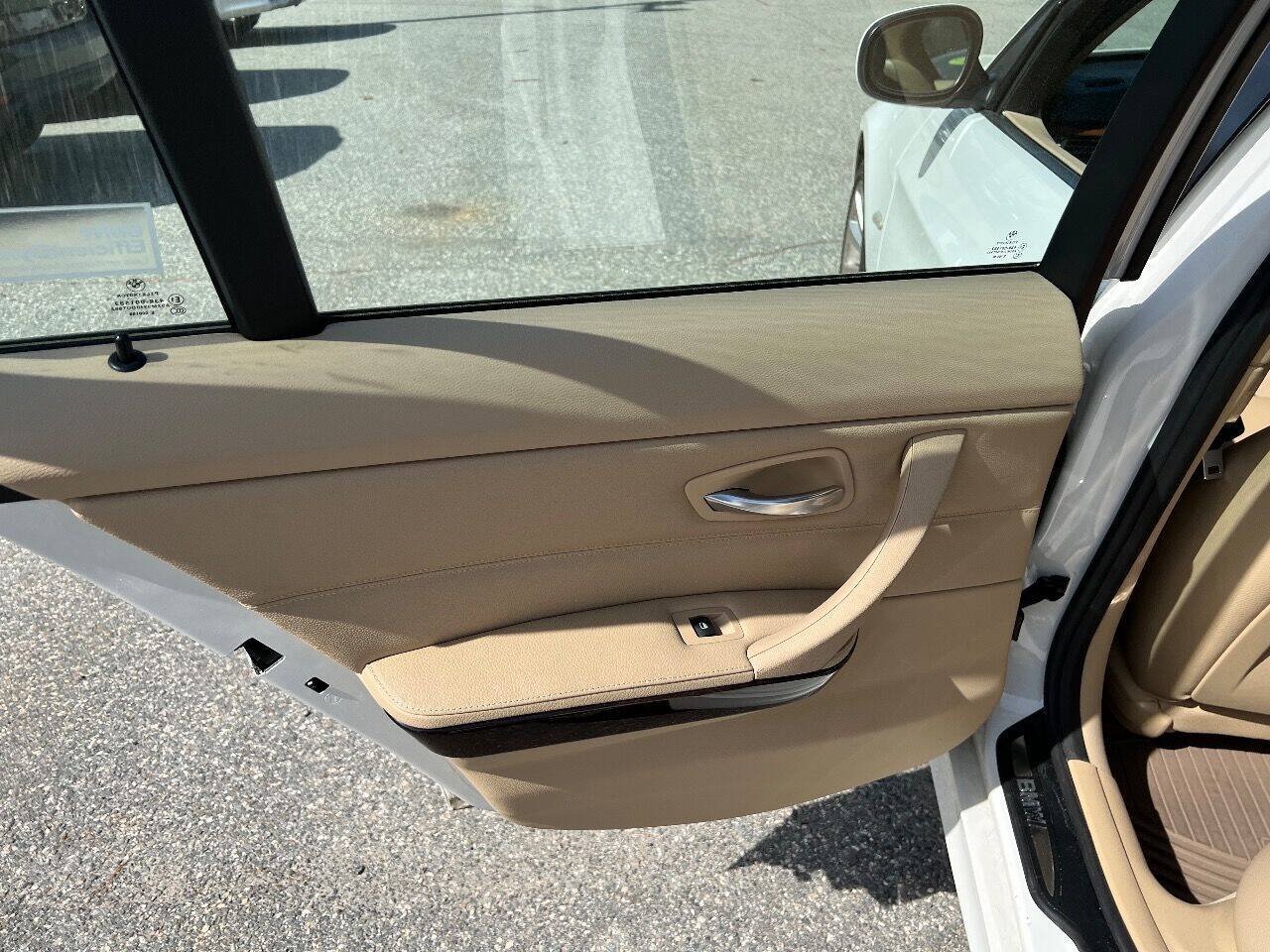 Used 2011 BMW 328i Sedan RWD image 17