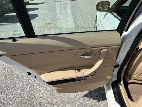 Used 2011 BMW 328i Sedan RWD image 17