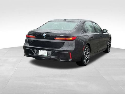 New 2026 BMW 740i xDrive w/ Premium Package AWD/4WD image 4