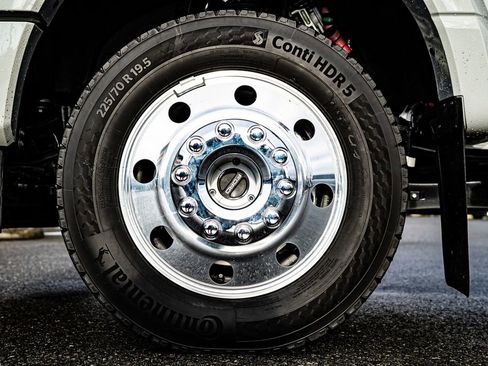 Used 2025 Ford F450 Platinum image 10