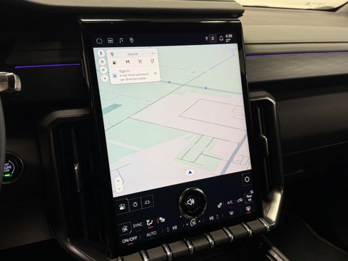 Used 2025 GMC Acadia AT4 w/ Luxury Package image 16