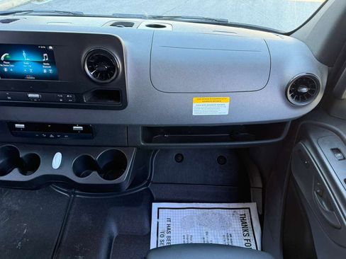 Used 2023 Mercedes-Benz Sprinter 2500 image 15