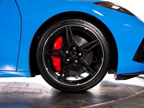 Used 2021 Chevrolet Corvette Stingray Convertible w/ Z51 Performance Package RWD image 15