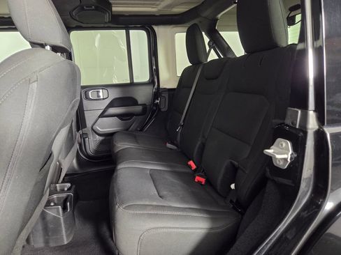 Used 2019 Jeep Wrangler Unlimited Sahara AWD/4WD image 24