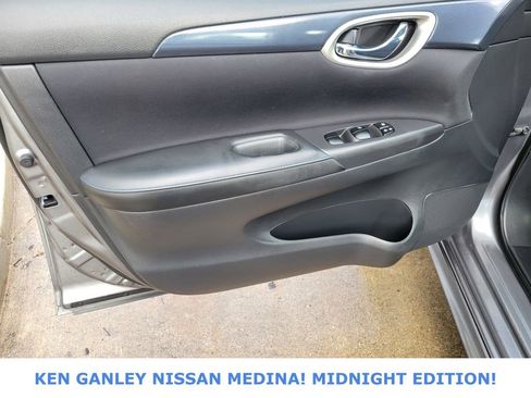 Used 2018 Nissan Sentra SR w/ SR Midnight Edition Package image 38