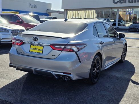 Used 2022 Toyota Camry SE image 4