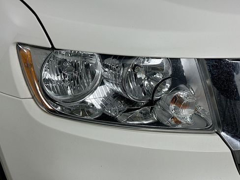Used 2011 Jeep Grand Cherokee Laredo AWD/4WD image 37