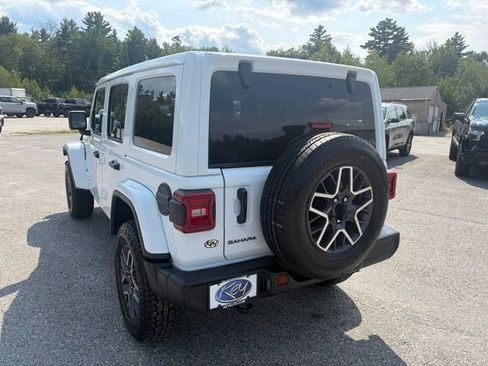 Used 2025 Jeep Wrangler Unlimited Sahara AWD/4WD image 4