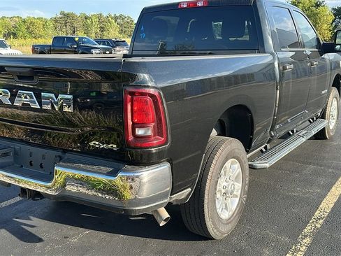 Used 2025 RAM 2500 Big Horn AWD/4WD image 3