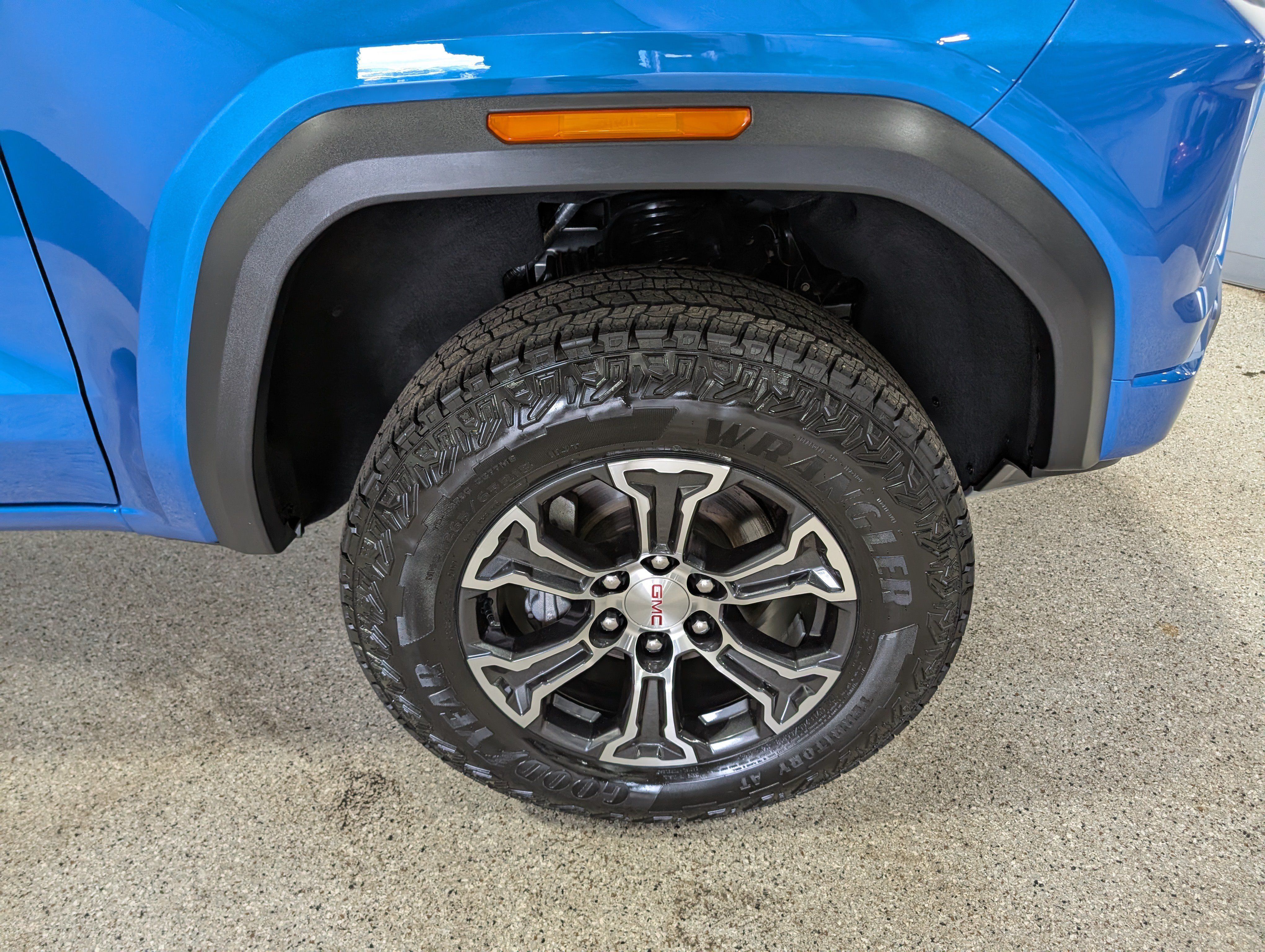 Used 2023 GMC Canyon AT4 w/ Technology Package AWD/4WD image 12