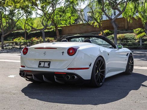 Used 2015 Ferrari California T RWD image 5
