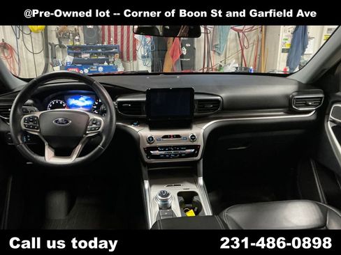 Used 2021 Ford Explorer XLT w/ Equipment Group 202A AWD/4WD image 18
