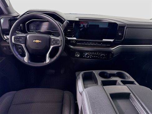 Used 2024 Chevrolet Silverado 1500 LT image 2