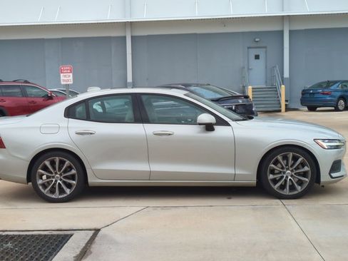 Used 2020 Volvo S60 T5 Momentum FWD image 4