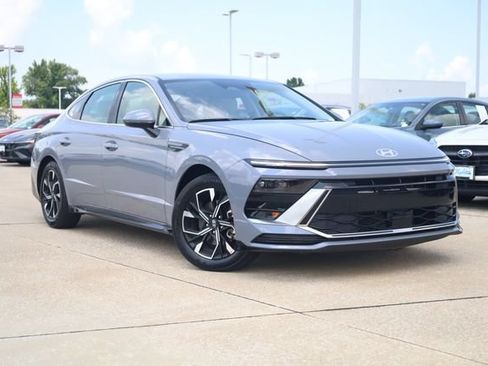 Used 2025 Hyundai Sonata SEL FWD image 3