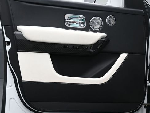 Used 2021 Rolls-Royce Cullinan Black Badge AWD/4WD image 9