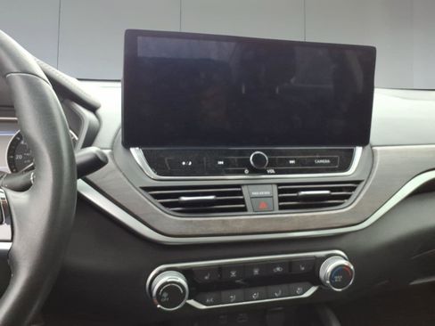 Used 2023 Nissan Altima 2.5 SV w/ SV Premium Package image 16