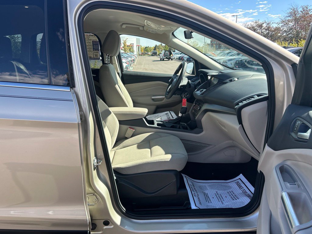 Used 2017 Ford Escape SE w/ Equipment Group 201A FWD image 13
