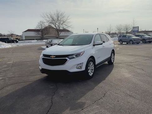 Used 2020 Chevrolet Equinox LT w/ Driver Convenience Package image 2