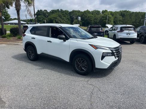 Used 2024 Nissan Rogue S FWD image 1