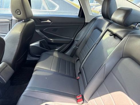 Used 2023 Volkswagen Jetta SE FWD image 8