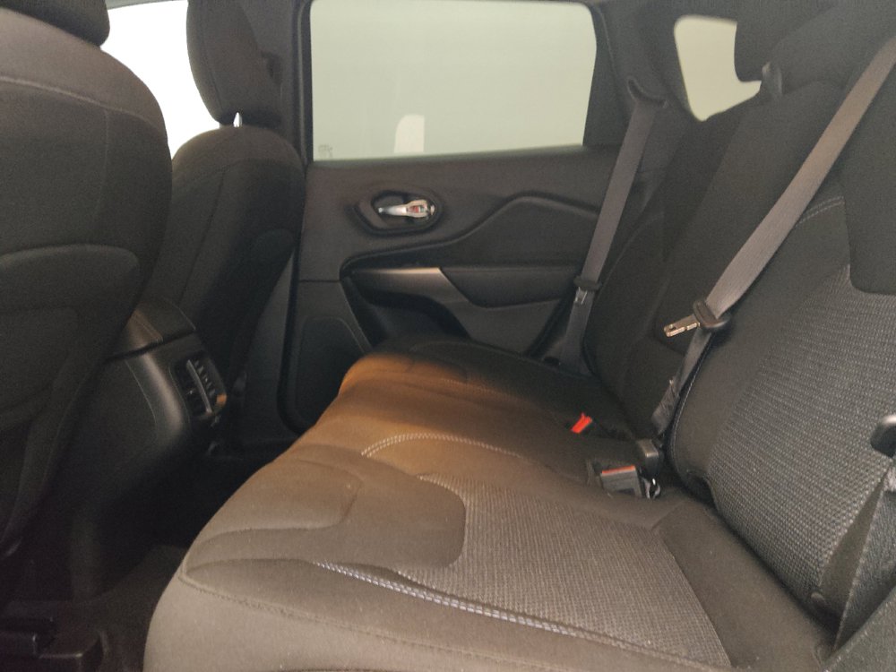 Used 2020 Jeep Cherokee Latitude FWD image 18