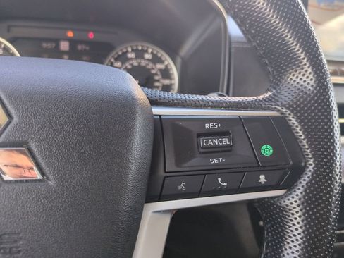 Used 2024 Mitsubishi Outlander SE Black Edition FWD image 35