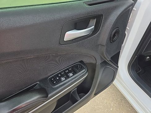 Used 2018 Dodge Charger SXT image 31