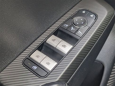 Used 2024 Mitsubishi Outlander SE image 15