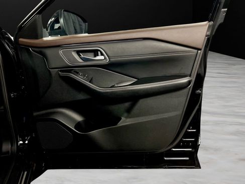 Used 2021 Nissan Rogue Platinum image 39