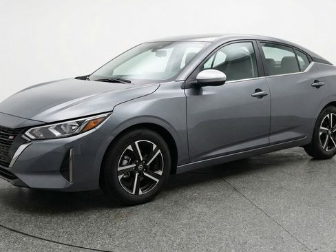 Used 2025 Nissan Sentra SV image 3