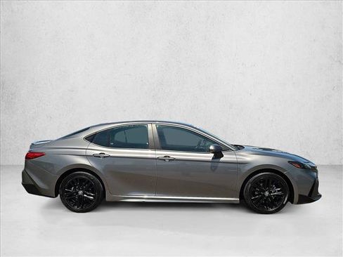 Used 2025 Toyota Camry SE FWD image 4