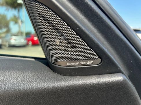 Used 2018 BMW 330i Sedan w/ Premium Package image 11