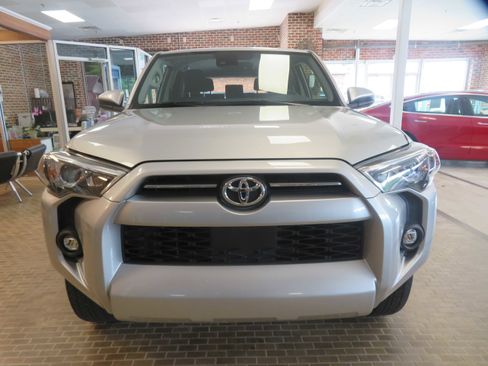 Used 2022 Toyota 4Runner SR5 AWD/4WD image 2