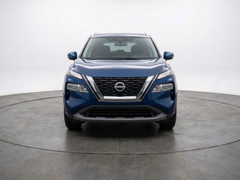 Used 2025 Nissan Rogue SV AWD/4WD image 2