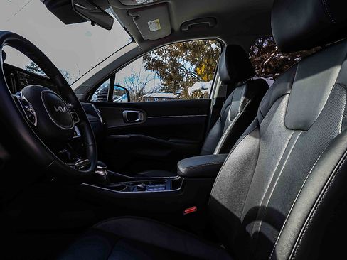 Certified 2023 Kia Sorento S image 8