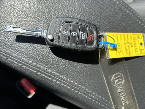 Used 2017 Hyundai Tucson SE image 32