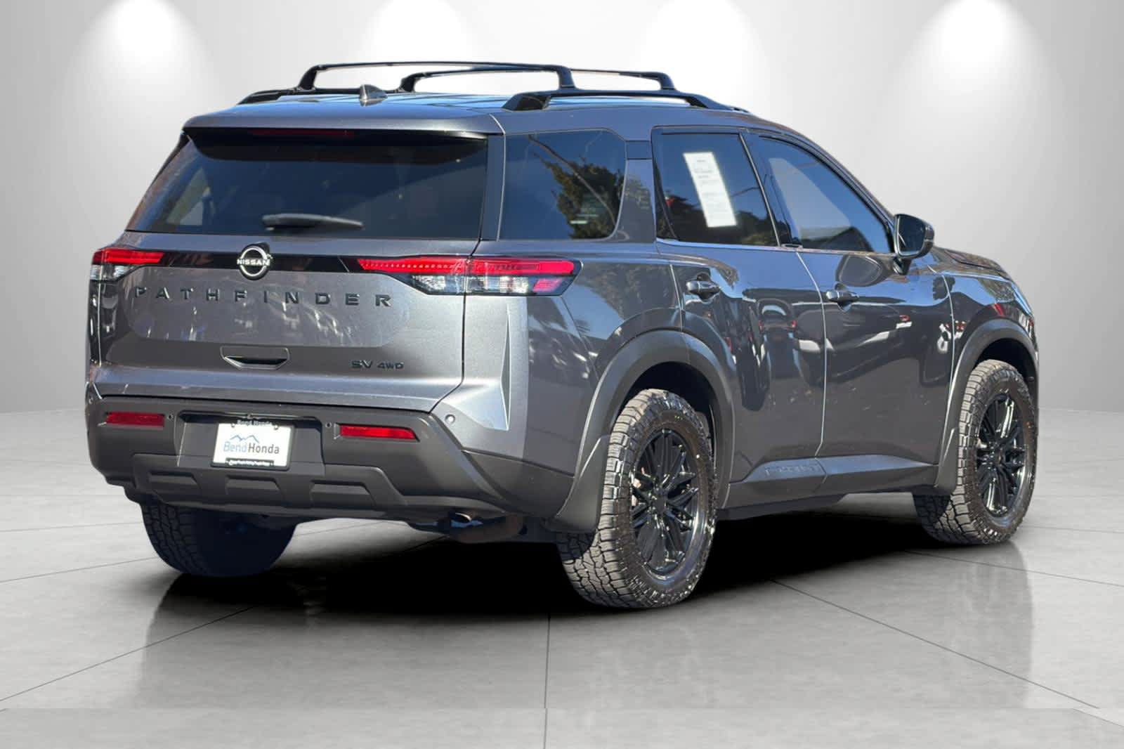 Used 2022 Nissan Pathfinder SV w/ SV Black Package AWD/4WD image 2