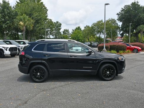 Used 2019 Jeep Cherokee Latitude Plus AWD/4WD image 5