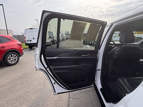 Used 2024 Jeep Grand Cherokee L Limited w/ Luxury Tech Group II image 25