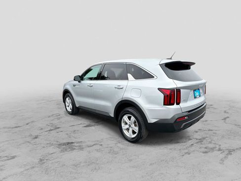 Used 2022 Kia Sorento LX AWD/4WD image 6