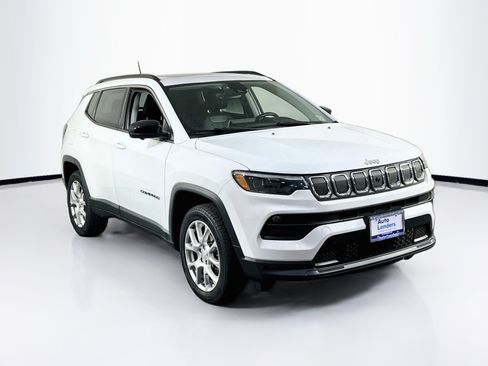 Used 2022 Jeep Compass Latitude w/ Sun and Sound Group AWD/4WD image 3